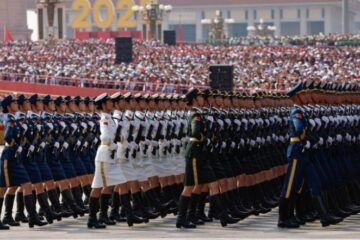 O Desfile Militar Chinês 2025 exibiu poderio em Pequim, com novos armamentos, discurso de Xi Jinping e impactos geopolíticos globais."